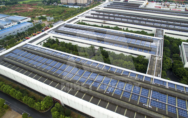 太陽能屋頂光伏發(fā)電系統(tǒng)由哪些設(shè)備組成？